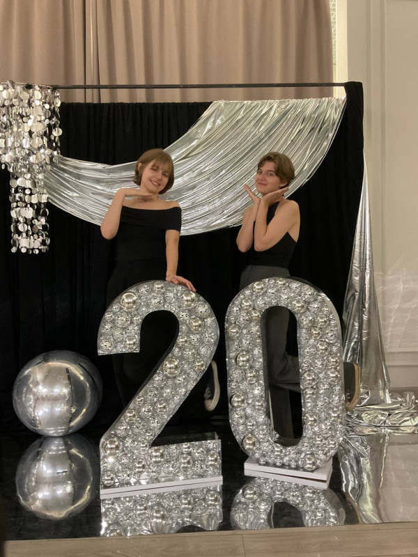 черная фотозона на 20 лет