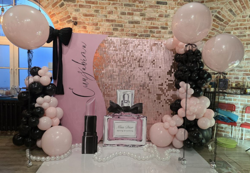 фотозона диор из шаров